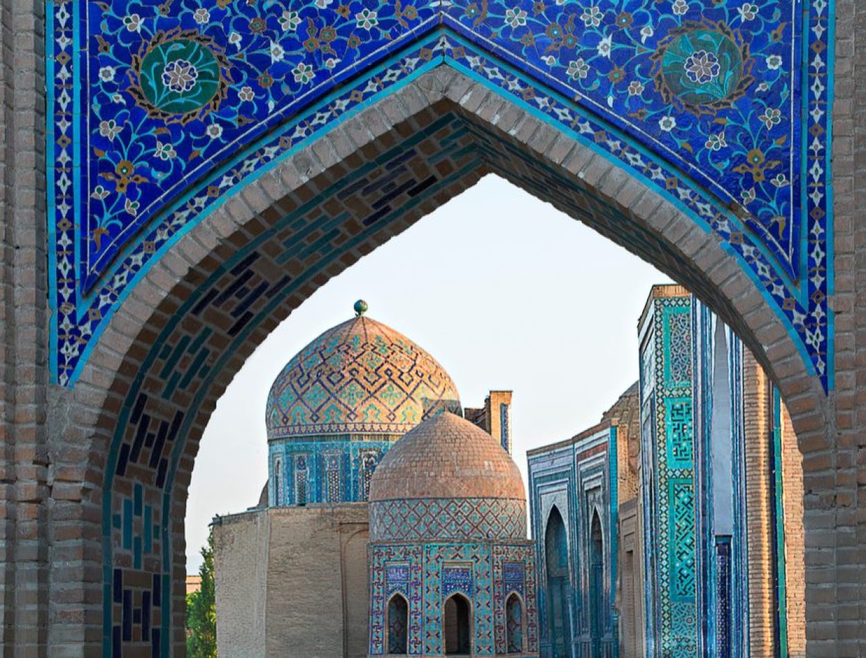 Samarkand-Uzbekistan-Shahi-Zinda-cemetery-shutterstock_1007266135